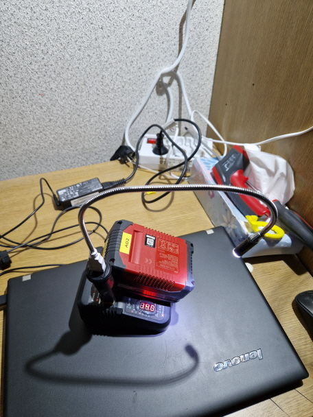 Akku-Adapter für Einhell-Akku 18V 4AH mit Beleuchtung Akku-Adapter für Einhell-Akku 18V 4AH mit Beleuchtung